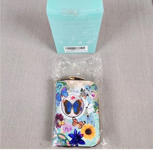NWT RFID Credit Card Wallet Lilac Color Butterflies New in Box Gold Tone Zip - Picture 8 of 10